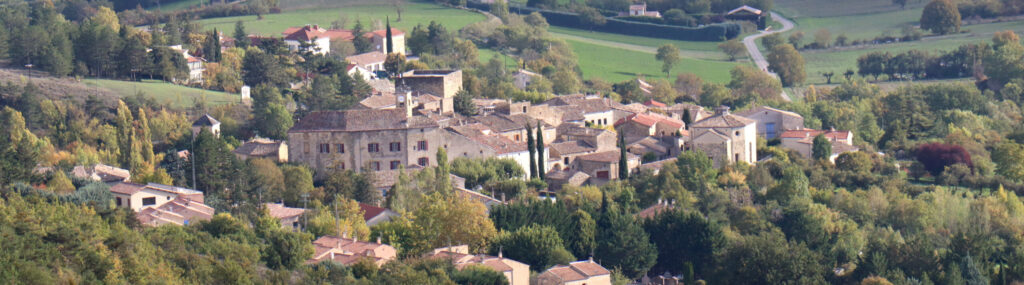 Vue du village de Rosans depuis les hauteurs
